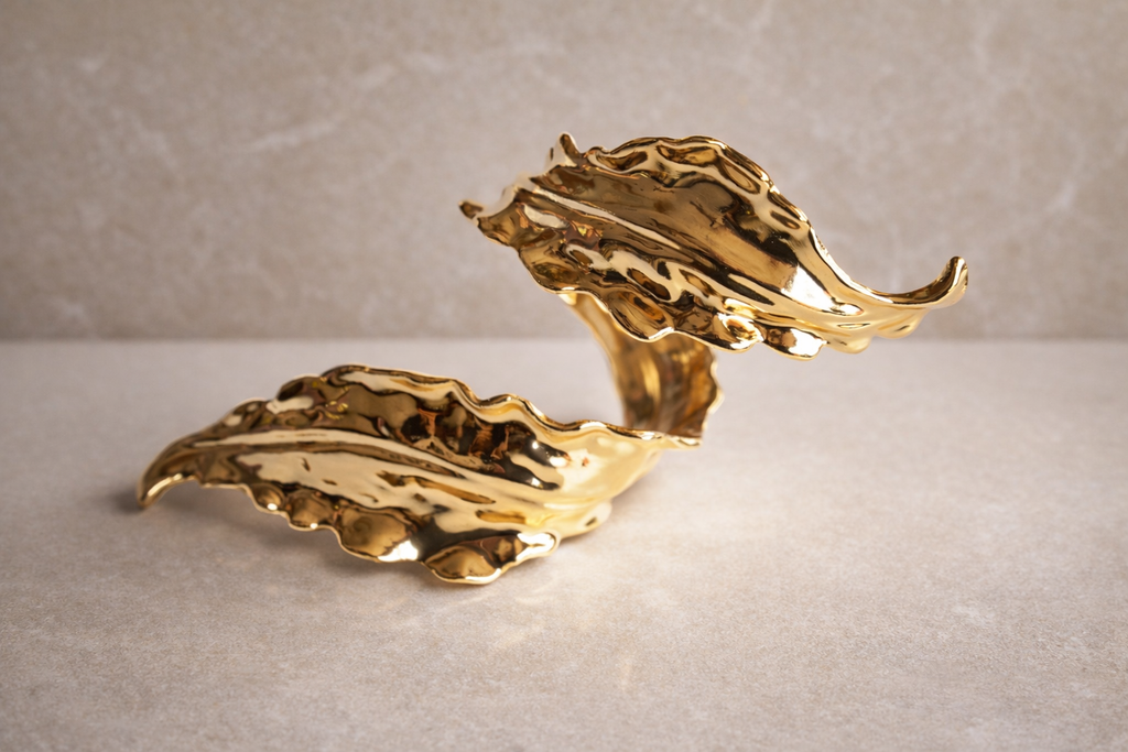 Brazalete Escultural “Luz Orgánica” Acabado Dorado
